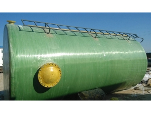 玻璃钢储罐.jpg 玻璃钢储罐.jpg